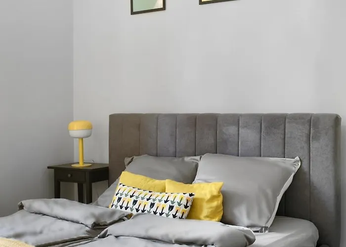 Spacious In The Heart Of Apartment *